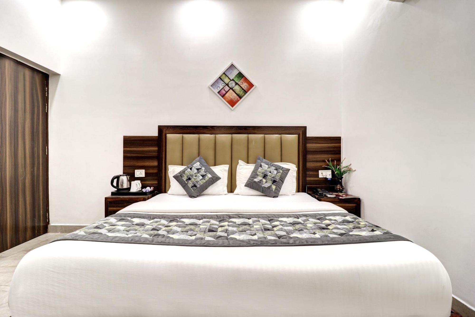 Hotel Emporio Dx - New Delhi Railway Station - Paharganj Экстерьер фото