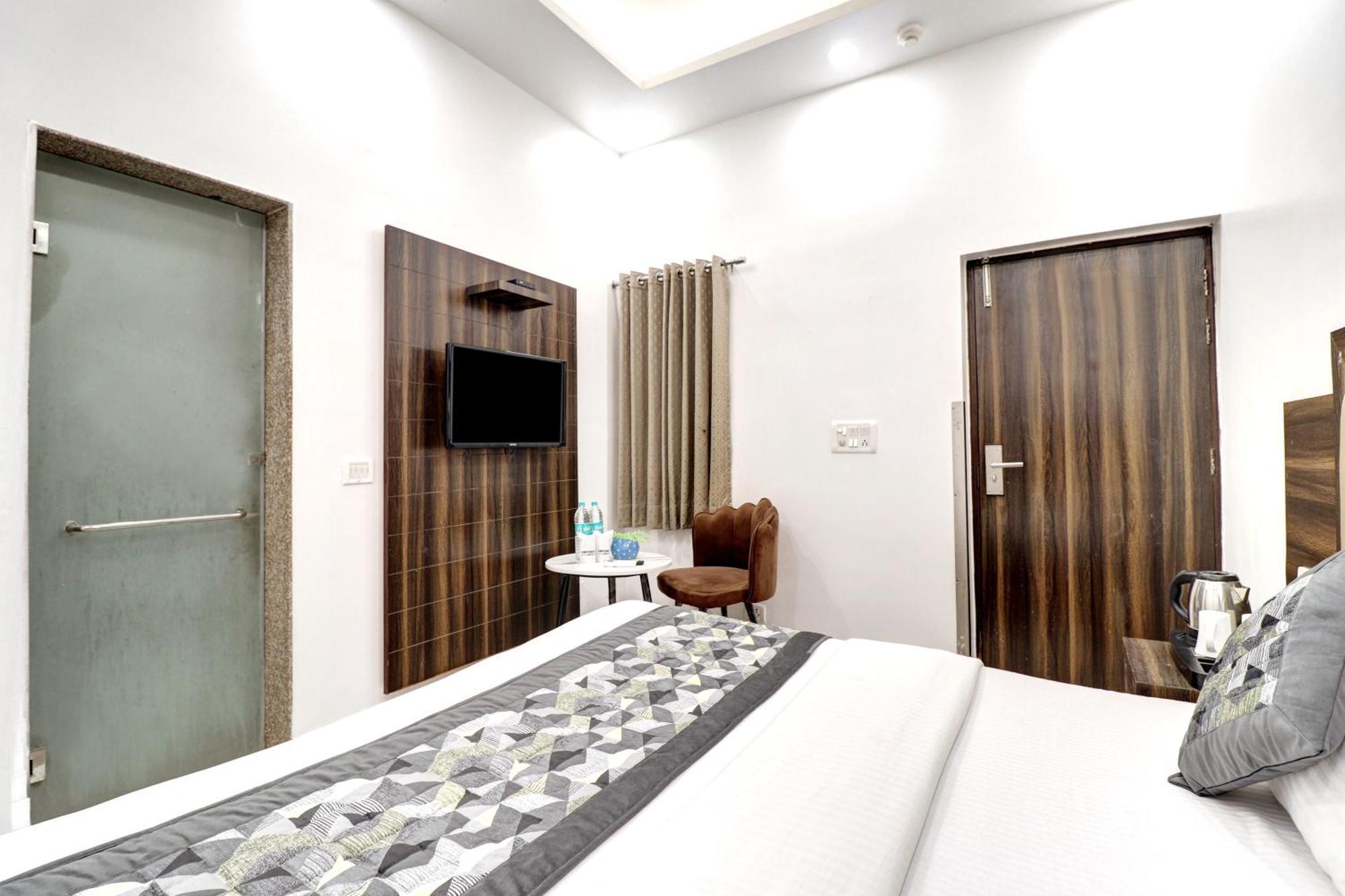 Hotel Emporio Dx - New Delhi Railway Station - Paharganj Экстерьер фото